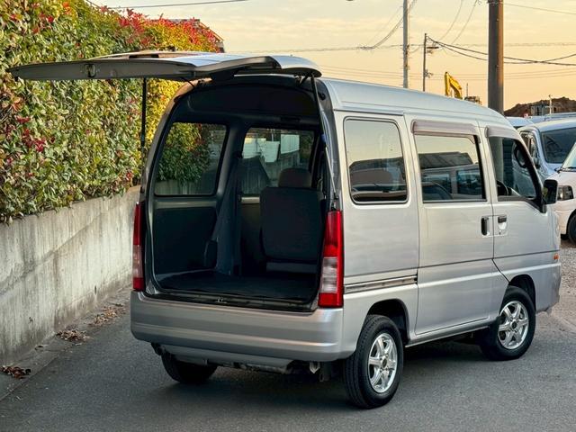 サンバーバン ディアス　切替４ＷＤ　５速マニュアル　記録簿１０枚　ドラレコ　ＥＴＣ　キーレス　２０２４年製造タイヤ　パワーウィンドウ　エアコン　パワステ　修復歴無し　積載量３５０ｋｇ　軽貨物　４人乗り　社外１２インチＡＷ（28枚目）