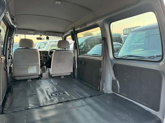 サンバーバン ディアス　切替４ＷＤ　５速マニュアル　記録簿１０枚　ドラレコ　ＥＴＣ　キーレス　２０２４年製造タイヤ　パワーウィンドウ　エアコン　パワステ　修復歴無し　積載量３５０ｋｇ　軽貨物　４人乗り　社外１２インチＡＷ（31枚目）