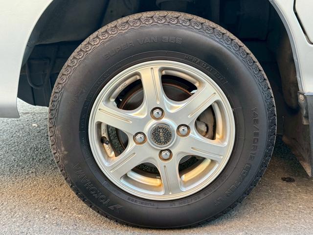 サンバーバン ディアス　切替４ＷＤ　５速マニュアル　記録簿１０枚　ドラレコ　ＥＴＣ　キーレス　２０２４年製造タイヤ　パワーウィンドウ　エアコン　パワステ　修復歴無し　積載量３５０ｋｇ　軽貨物　４人乗り　社外１２インチＡＷ（34枚目）