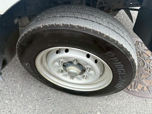 アトラストラック 1.3t パネルバン 法人1オーナー 記録簿 バックカメラ ディーゼルターボ キーレス 上下開き スムーサー6速オートマ 修復歴無し パワーウィンドウ エアコン パワステ 積載量1300kg(27枚目)