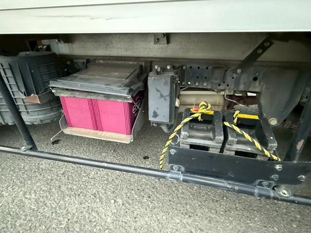 アトラストラック 1.3t パネルバン 法人1オーナー 記録簿 バックカメラ ディーゼルターボ キーレス 上下開き スムーサー6速オートマ 修復歴無し パワーウィンドウ エアコン パワステ 積載量1300kg(30枚目)