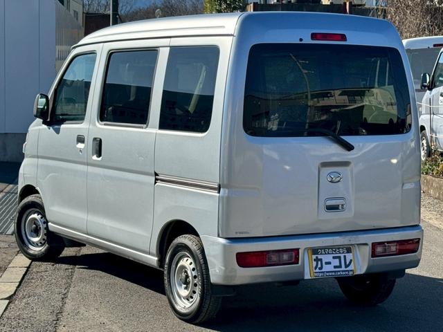 ハイゼットカーゴ ＤＸ　キーレス　パワーウィンドウ　頭上コンソール　４速オートマ　積載量３５０ｋｇ　２０２３年製造タイヤ　修復歴無し　エアコン　パワステ　軽貨物　軽バン　フルフラット　４人乗り　４ナンバー　タイミングチェーン（6枚目）