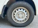 ＣＤ　タイベル交換済　切替４ＷＤ　積載量３５０ｋｇ　集中ドアロック　修復歴無し　４人乗り　軽貨物　軽バン　フルフラットシート　４ナンバー　エアコン　パワステ　ＡＭ・ＦＭラジオ　ＡＢＳ　Ｗエアバッグ（25枚目）
