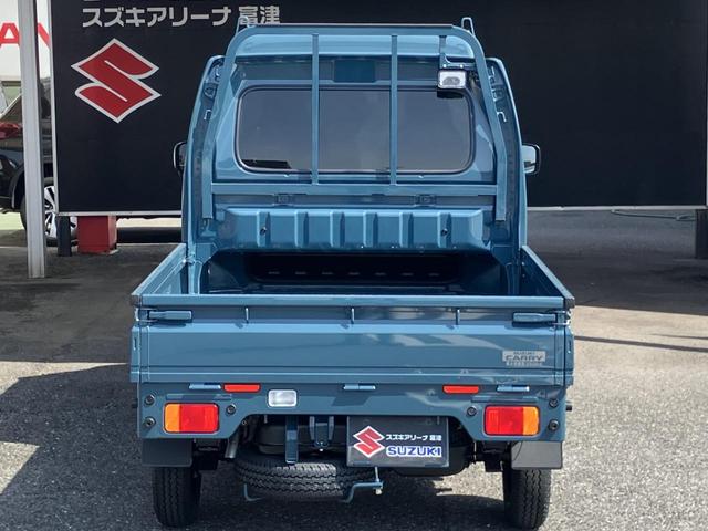 スーパーキャリイ Ｘリミテッド　切り替え式４ＷＤ　届出済未使用車　ＡＴ　専用ＬＥＤヘッドライト　　専用フロントガーニッシュ　専用デカール　パワーウインドウ　オートライト　専用フォグランプベゼル　専用ブラック塗装スチールホイール（18枚目）