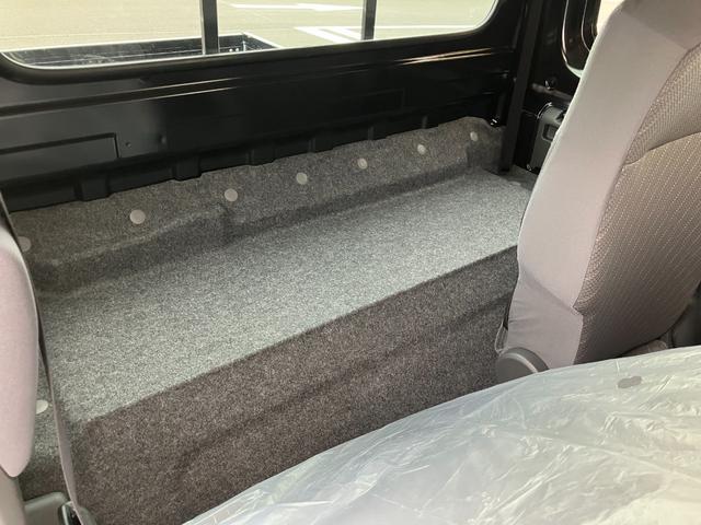 スーパーキャリイ Ｘリミテッド　切り替え式４ＷＤ　届出済未使用車　ＡＴ　専用ＬＥＤヘッドライト　　専用フロントガーニッシュ　専用デカール　パワーウインドウ　オートライト　専用フォグランプベゼル　専用ブラック塗装スチールホイール（12枚目）