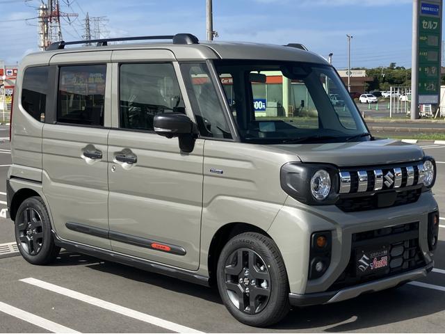 スペーシアギア ハイブリッドXZ ターボ 届出済未使用車 全方位モニター付メモリーナビゲーション ツートンカラー ルーフレール ステアリングスイッチ アダクティブクルーズコントロール フルセグ 両側パワースライドドア(4枚目)