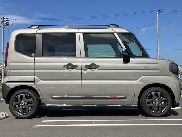 スペーシアギア ハイブリッドXZ ターボ 届出済未使用車 全方位モニター付メモリーナビゲーション ツートンカラー ルーフレール ステアリングスイッチ アダクティブクルーズコントロール フルセグ 両側パワースライドドア(17枚目)