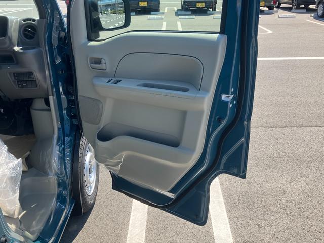 エブリイ ＰＡリミテッド　届出済未使用車　盗難防止　バックソナー　衝撃安全ボディー　フロントパワーウインドウ　キーレスキー　助手席エアバック　エアバック　Ａストップ　パワステ　ＡＣ　横滑り防止　ＡＢＳ　レーダーブレーキ装着車（30枚目）