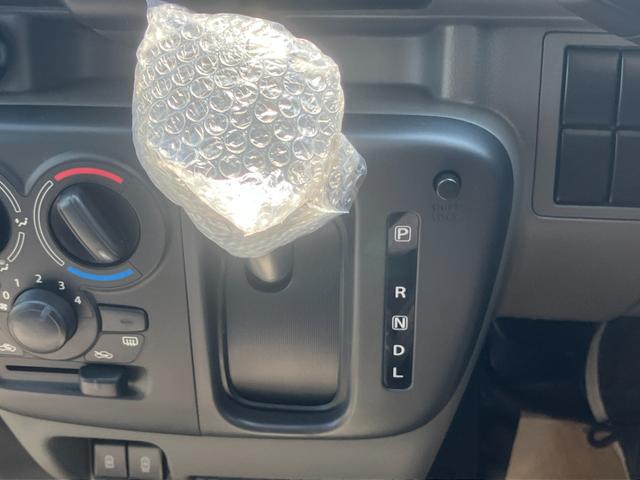 エブリイ ＰＡリミテッド　届出済未使用車　盗難防止　バックソナー　衝撃安全ボディー　フロントパワーウインドウ　キーレスキー　助手席エアバック　エアバック　Ａストップ　パワステ　ＡＣ　横滑り防止　ＡＢＳ　レーダーブレーキ装着車（44枚目）