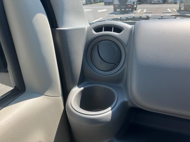 エブリイ ＰＡリミテッド　届出済未使用車　盗難防止　バックソナー　衝撃安全ボディー　フロントパワーウインドウ　キーレスキー　助手席エアバック　エアバック　Ａストップ　パワステ　ＡＣ　横滑り防止　ＡＢＳ　レーダーブレーキ装着車（49枚目）