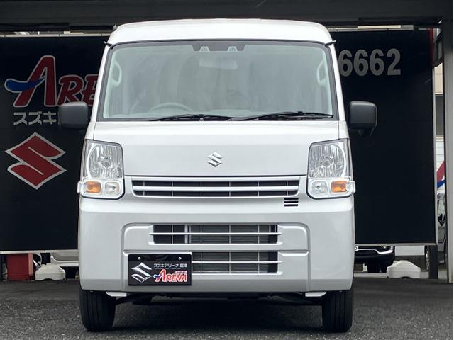 エブリイ PAリミテッド 届出済未使用車 盗難防止 バックソナー 衝撃安全ボディー フロントパワーウインドウ キーレスキー 助手席エアバック エアバック Aストップ パワステ AC 横滑り防止 ABS レーダーブレーキ装着車(5枚目)