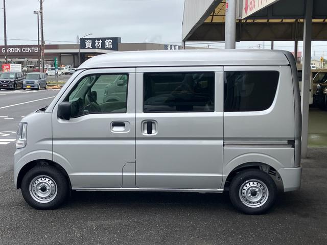 エブリイ PAリミテッド 届出済未使用車 盗難防止 バックソナー 衝撃安全ボディー フロントパワーウインドウ キーレスキー 助手席エアバック エアバック Aストップ パワステ AC 横滑り防止 ABS レーダーブレーキ装着車(15枚目)