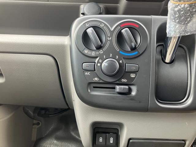 エブリイ PAリミテッド 届出済未使用車 盗難防止 バックソナー 衝撃安全ボディー フロントパワーウインドウ キーレスキー 助手席エアバック エアバック Aストップ パワステ AC 横滑り防止 ABS レーダーブレーキ装着車(37枚目)