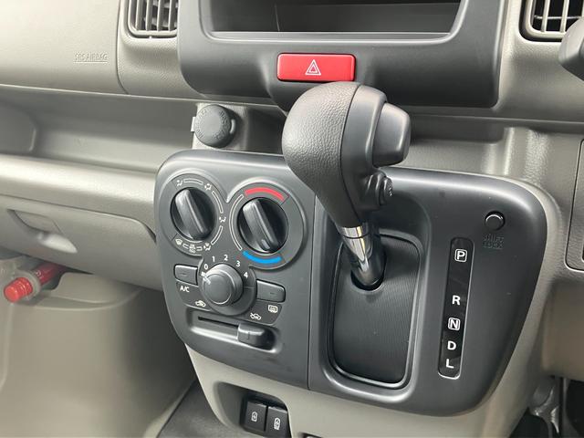 エブリイ PAリミテッド 届出済未使用車 盗難防止 バックソナー 衝撃安全ボディー フロントパワーウインドウ キーレスキー 助手席エアバック エアバック Aストップ パワステ AC 横滑り防止 ABS レーダーブレーキ装着車(38枚目)