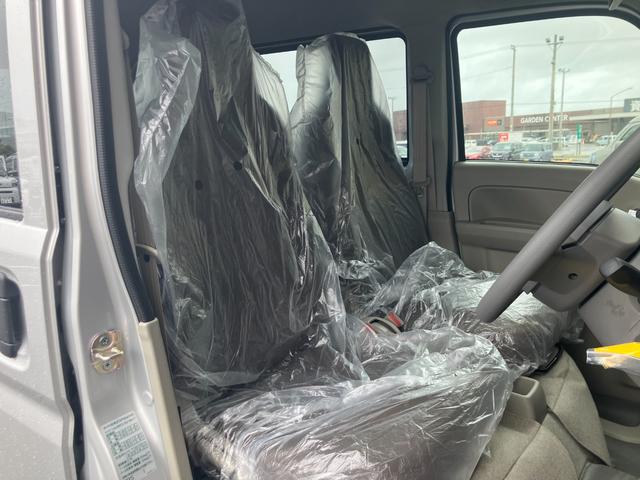 エブリイ PAリミテッド 届出済未使用車 盗難防止 バックソナー 衝撃安全ボディー フロントパワーウインドウ キーレスキー 助手席エアバック エアバック Aストップ パワステ AC 横滑り防止 ABS レーダーブレーキ装着車(42枚目)