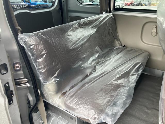 エブリイ PAリミテッド 届出済未使用車 盗難防止 バックソナー 衝撃安全ボディー フロントパワーウインドウ キーレスキー 助手席エアバック エアバック Aストップ パワステ AC 横滑り防止 ABS レーダーブレーキ装着車(43枚目)