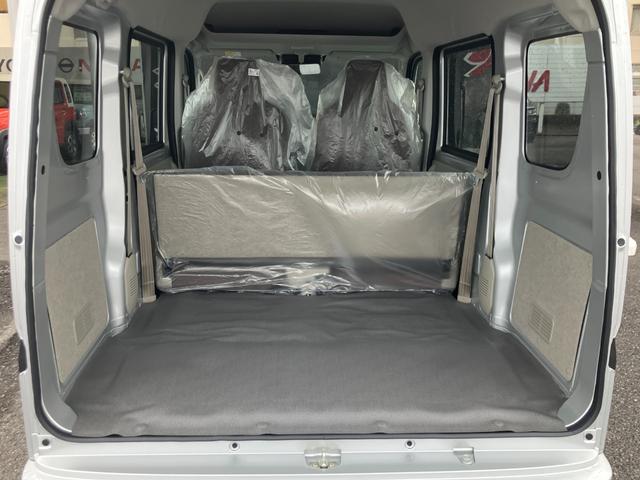 エブリイ PAリミテッド 届出済未使用車 盗難防止 バックソナー 衝撃安全ボディー フロントパワーウインドウ キーレスキー 助手席エアバック エアバック Aストップ パワステ AC 横滑り防止 ABS レーダーブレーキ装着車(44枚目)