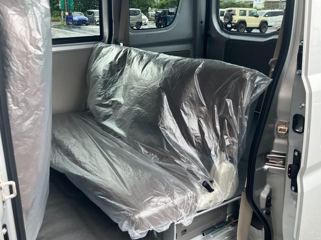 エブリイ PAリミテッド 届出済未使用車 盗難防止 バックソナー 衝撃安全ボディー フロントパワーウインドウ キーレスキー 助手席エアバック エアバック Aストップ パワステ AC 横滑り防止 ABS レーダーブレーキ装着車(45枚目)