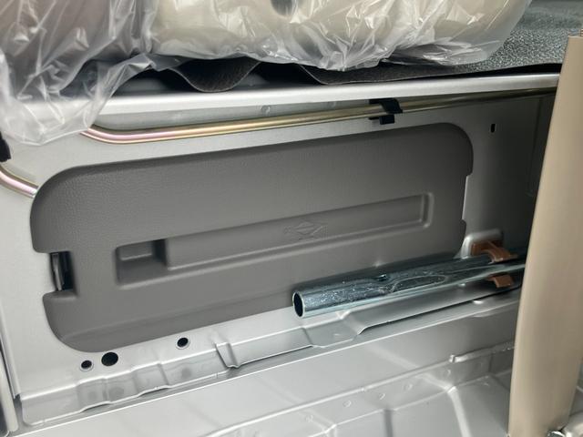 エブリイ PAリミテッド 届出済未使用車 盗難防止 バックソナー 衝撃安全ボディー フロントパワーウインドウ キーレスキー 助手席エアバック エアバック Aストップ パワステ AC 横滑り防止 ABS レーダーブレーキ装着車(46枚目)