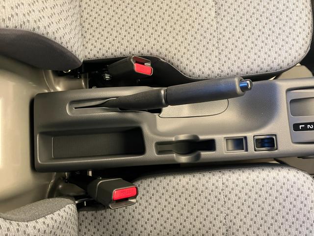 キャリイトラック KCエアコン・パワステ農繁仕様 4WD 届出済未使用車 LEDヘッドライト装着車 マニュアル車 オートライト キーレスエントリー アイドリングストップ機構 スズキセーフティサポート装着車 軽量衝撃吸収ボディーTECT AT(14枚目)