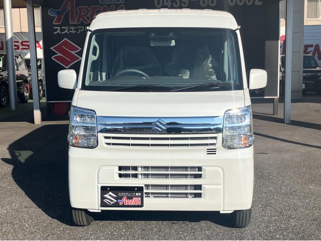 エブリイ ジョインターボ　届出済未使用車　バックアイカメラ付ディスプレイオーディオ　フルオートエアコン　両側ＰＳドア　Ｗエアバック　ＰＳ　ＡＣ　Ｉ－ＳＴＯＰ　ＡＢＳ　ＬＥＤヘッド　フルフラットシート　エアバック　衝突安全ボディ（6枚目）