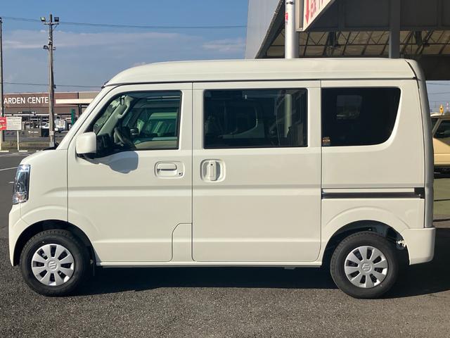 エブリイ ジョインターボ　届出済未使用車　バックアイカメラ付ディスプレイオーディオ　フルオートエアコン　両側ＰＳドア　Ｗエアバック　ＰＳ　ＡＣ　Ｉ－ＳＴＯＰ　ＡＢＳ　ＬＥＤヘッド　フルフラットシート　エアバック　衝突安全ボディ（11枚目）