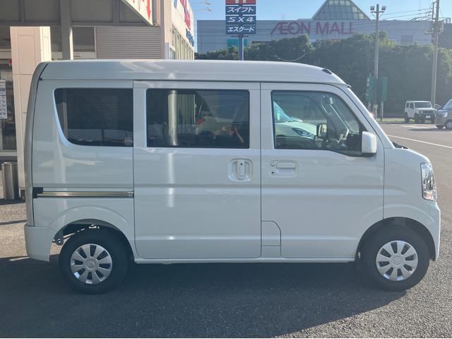 エブリイ ジョインターボ　届出済未使用車　バックアイカメラ付ディスプレイオーディオ　フルオートエアコン　両側ＰＳドア　Ｗエアバック　ＰＳ　ＡＣ　Ｉ－ＳＴＯＰ　ＡＢＳ　ＬＥＤヘッド　フルフラットシート　エアバック　衝突安全ボディ（20枚目）