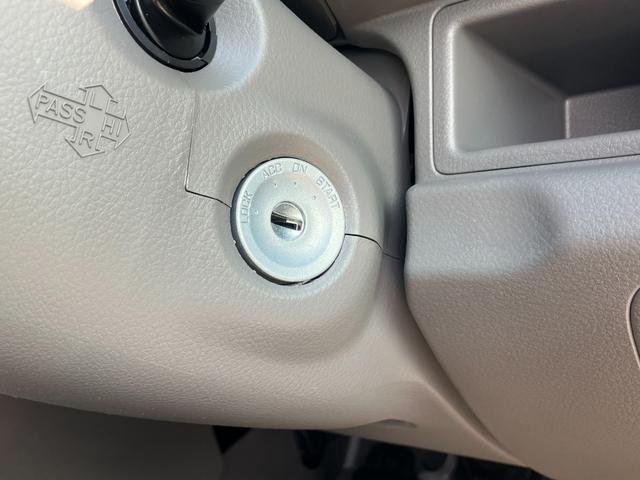 エブリイ ＰＡリミテッド　届出済未使用車　盗難防止　バックソナー　衝撃安全ボディー　フロントパワーウインドウ　キーレスキー　助手席エアバック　エアバック　Ａストップ　パワステ　ＡＣ　横滑り防止　ＡＢＳ　レーダーブレーキ装着車（45枚目）