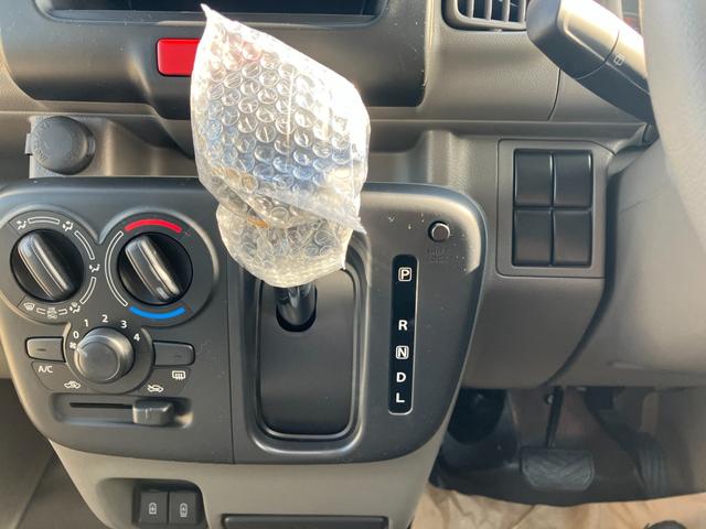 エブリイ ＰＡリミテッド　届出済未使用車　盗難防止　バックソナー　衝撃安全ボディー　フロントパワーウインドウ　キーレスキー　助手席エアバック　エアバック　Ａストップ　パワステ　ＡＣ　横滑り防止　ＡＢＳ　レーダーブレーキ装着車（50枚目）