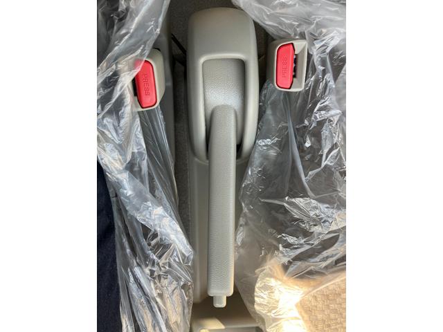 エブリイ ＰＡリミテッド　届出済未使用車　盗難防止　バックソナー　衝撃安全ボディー　フロントパワーウインドウ　キーレスキー　助手席エアバック　エアバック　Ａストップ　パワステ　ＡＣ　横滑り防止　ＡＢＳ　レーダーブレーキ装着車（56枚目）