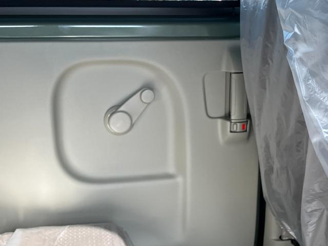 エブリイ ＰＡリミテッド　届出済未使用車　盗難防止　バックソナー　衝撃安全ボディー　フロントパワーウインドウ　キーレスキー　助手席エアバック　エアバック　Ａストップ　パワステ　ＡＣ　横滑り防止　ＡＢＳ　レーダーブレーキ装着車（66枚目）