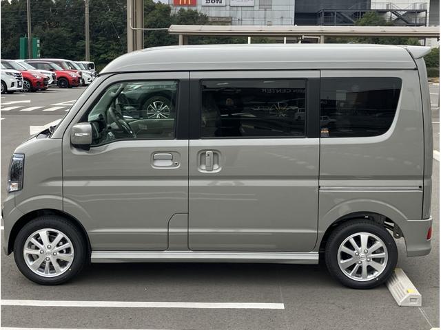 エブリイワゴン ＰＺターボ　届出済未使用車　４ＷＤ　ハイルーフ　Ｄカメラブレーキサポート　助手席エアバック　運転席エアバック　リアコーナーセンサー　ＴＢ　安全ボディ　ＡＵＴＯライト　電動格納ドアミラー　スマートキー　ＥＳＣ（12枚目）