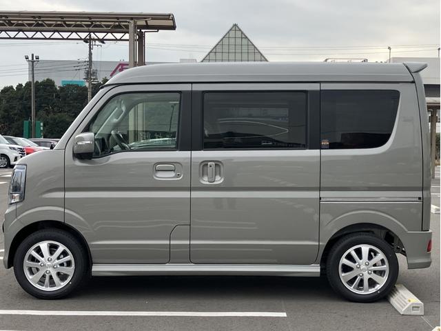 エブリイワゴン ＰＺターボ　届出済未使用車　４ＷＤ　ハイルーフ　Ｄカメラブレーキサポート　助手席エアバック　運転席エアバック　リアコーナーセンサー　ＴＢ　安全ボディ　ＡＵＴＯライト　電動格納ドアミラー　スマートキー　ＥＳＣ（13枚目）