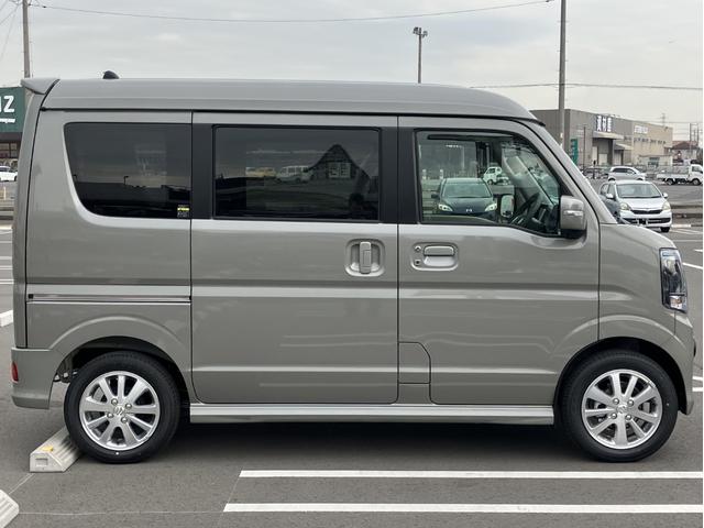 エブリイワゴン ＰＺターボ　届出済未使用車　４ＷＤ　ハイルーフ　Ｄカメラブレーキサポート　助手席エアバック　運転席エアバック　リアコーナーセンサー　ＴＢ　安全ボディ　ＡＵＴＯライト　電動格納ドアミラー　スマートキー　ＥＳＣ（25枚目）