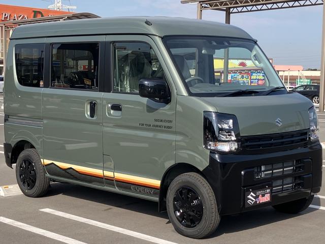 エブリイ Ｊリミテッド　届出済未使用車　特別仕様車　フルオートエアコン　両側パワースライドドア全席ＰＷ　セキュリティー　シ－トヒ－タ－　ＳＲＳ　ＬＥＤライト　Ｗエアバック　パーキングセンサー　キーフリーシステム　ＡＣ（3枚目）