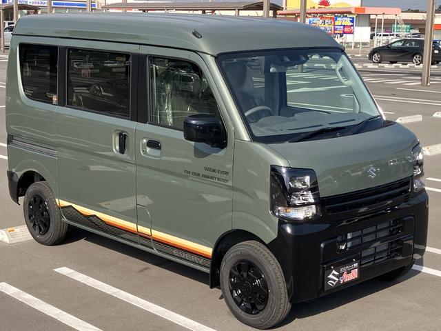 エブリイ Ｊリミテッド　届出済未使用車　特別仕様車　フルオートエアコン　両側パワースライドドア全席ＰＷ　セキュリティー　シ－トヒ－タ－　ＳＲＳ　ＬＥＤライト　Ｗエアバック　パーキングセンサー　キーフリーシステム　ＡＣ（4枚目）