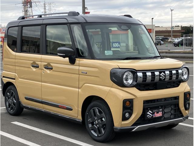 スペーシアギア ハイブリッドＸＺ　届出済未使用車　全方位モニター付メモリーナビゲーション　ツートンカラー　ルーフレール　ステアリングスイッチ　アダクティブクルーズコントロール　フルセグ　両側パワースライドドア（4枚目）