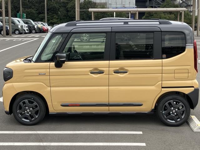 スペーシアギア ハイブリッドＸＺ　届出済未使用車　全方位モニター付メモリーナビゲーション　ツートンカラー　ルーフレール　ステアリングスイッチ　アダクティブクルーズコントロール　フルセグ　両側パワースライドドア（12枚目）