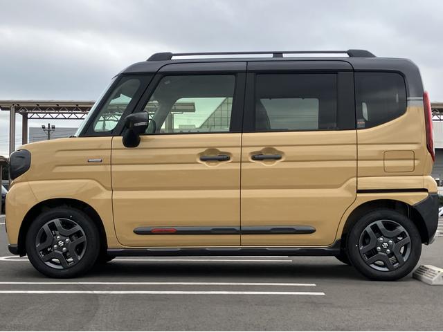 スペーシアギア ハイブリッドＸＺ　届出済未使用車　全方位モニター付メモリーナビゲーション　ツートンカラー　ルーフレール　ステアリングスイッチ　アダクティブクルーズコントロール　フルセグ　両側パワースライドドア（14枚目）