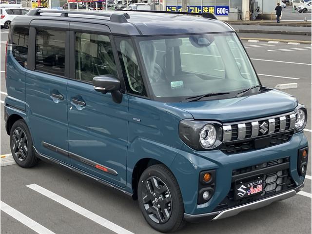 スペーシアギア ハイブリッドＸＺ　ターボ　届出済未使用車　全方位モニター付メモリーナビゲーション　ツートンカラー　ルーフレール　ステアリングスイッチ　アダクティブクルーズコントロール　フルセグ　両側パワースライドドア（3枚目）