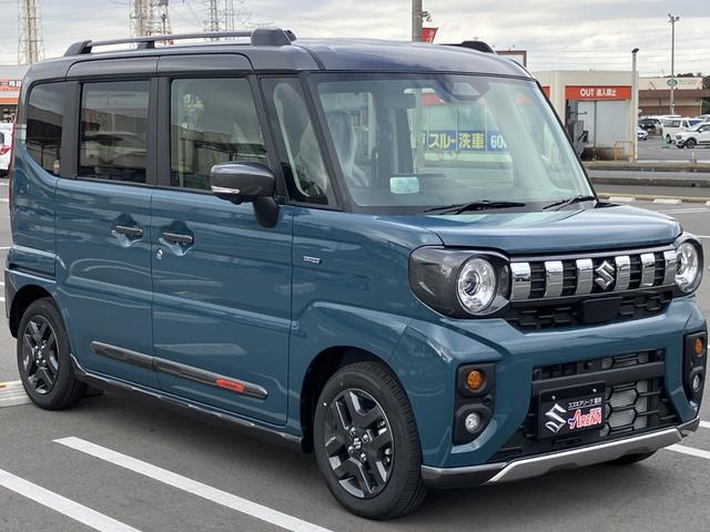 スペーシアギア ハイブリッドＸＺ　ターボ　届出済未使用車　全方位モニター付メモリーナビゲーション　ツートンカラー　ルーフレール　ステアリングスイッチ　アダクティブクルーズコントロール　フルセグ　両側パワースライドドア（4枚目）