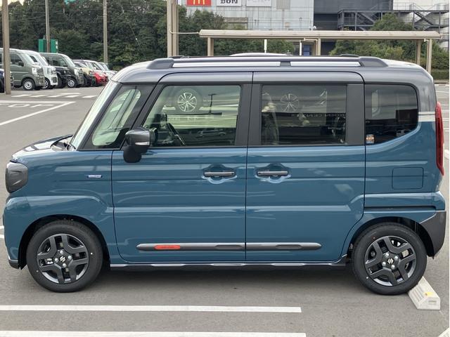 スペーシアギア ハイブリッドＸＺ　ターボ　届出済未使用車　全方位モニター付メモリーナビゲーション　ツートンカラー　ルーフレール　ステアリングスイッチ　アダクティブクルーズコントロール　フルセグ　両側パワースライドドア（12枚目）