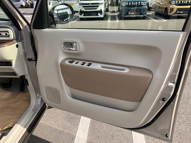 アルトラパン ハイブリッドＸ　マイナーチェンジ　ハイブリッド　ＬＥＤヘッドライト　プッシュスタートボタン　アイドリングストップ　純正１４インチアルミホイール　前席シートヒータースイッチ　ＵＳＢポート（35枚目）