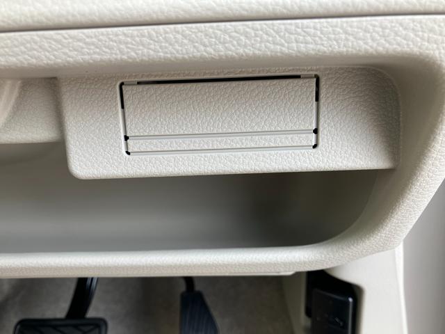 アルトラパン ハイブリッドＸ　マイナーチェンジ　ハイブリッド　ＬＥＤヘッドライト　プッシュスタートボタン　アイドリングストップ　純正１４インチアルミホイール　前席シートヒータースイッチ　ＵＳＢポート（46枚目）