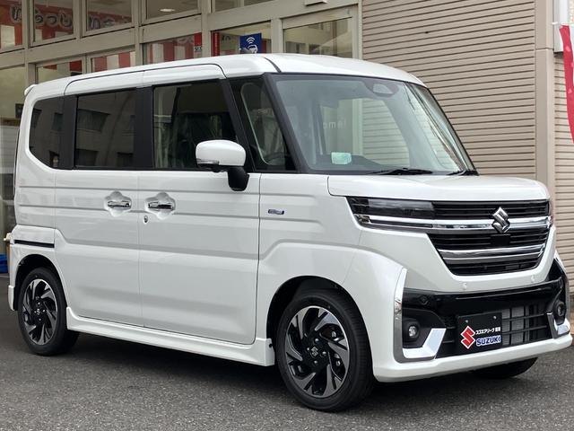 スペーシアカスタム ハイブリッドＸＳターボ　届出済未使用車　全方位モニター付メモリーナビ　スズキコネクト　後席両側パワースライドドア　シートヒーター　マルチユースフラップ　スリムサーキュレーター　電動パーキングブレーキ（3枚目）