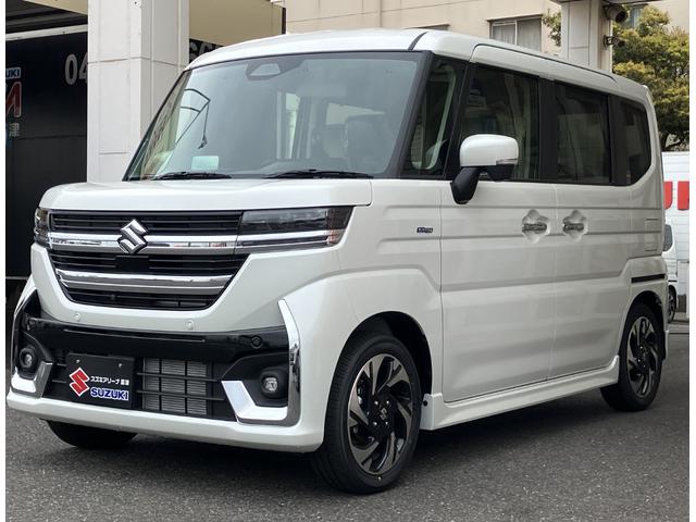 スペーシアカスタム ハイブリッドＸＳターボ　届出済未使用車　全方位モニター付メモリーナビ　スズキコネクト　後席両側パワースライドドア　シートヒーター　マルチユースフラップ　スリムサーキュレーター　電動パーキングブレーキ（4枚目）