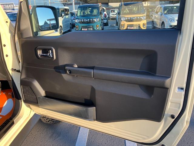 ジムニーシエラ JC MT車 ETC フロントドライブレコーダー ステアリングスイッチ クルーズコントロールスイッチ ドリンクホルダー ラゲッジマット(37枚目)