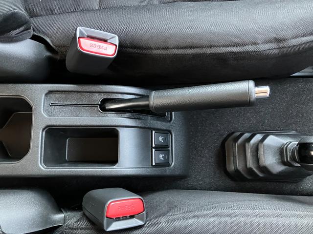 ジムニーシエラ JC MT車 ETC フロントドライブレコーダー ステアリングスイッチ クルーズコントロールスイッチ ドリンクホルダー ラゲッジマット(61枚目)