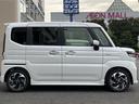 スペーシアカスタム ハイブリッドＸＳターボ　届出済未使用車　全方位モニター付メモリーナビ　スズキコネクト　後席両側パワースライドドア　シートヒーター　マルチユースフラップ　スリムサーキュレーター　電動パーキングブレーキ（5枚目）