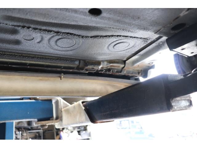 スカイライン ２５ＧＴターボ　トミーカイラフロントバンパー　ＢＮＲ３４純正フロントフェンダー　イーストベアーサイドステップ＆リアバンパー　前後Ｆ５０ブレンボキット　ＨＫＳフロントパイプ　ＪＩＣマフラー　ＴＥＩＮ車高調　クスコＬＳＤ（21枚目）